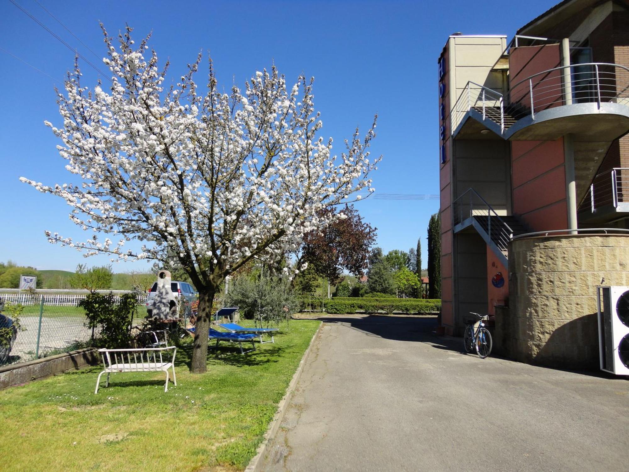 1000 Miglia Hotell Monteroni dʼArbia Eksteriør bilde