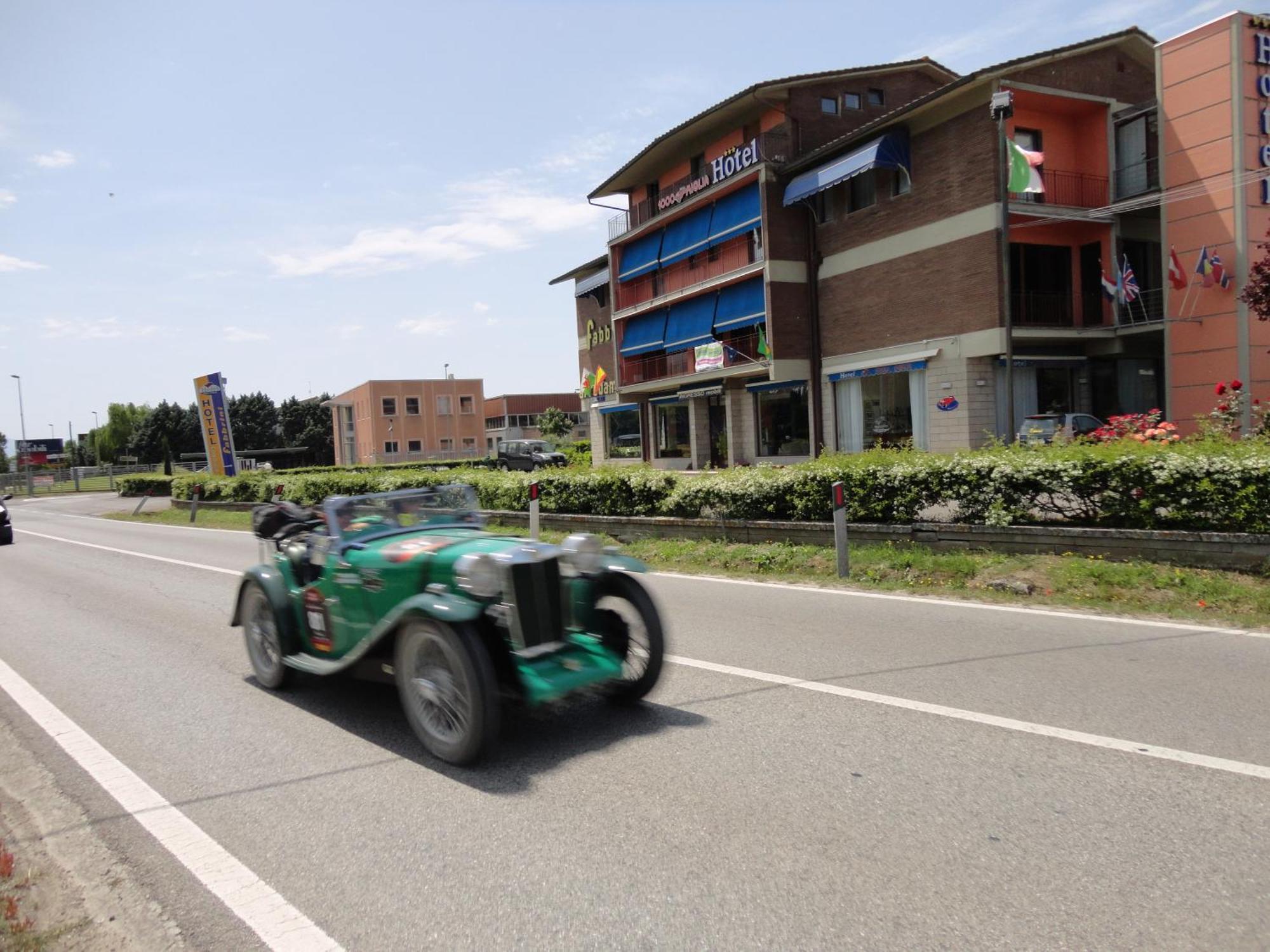 1000 Miglia Hotell Monteroni dʼArbia Eksteriør bilde