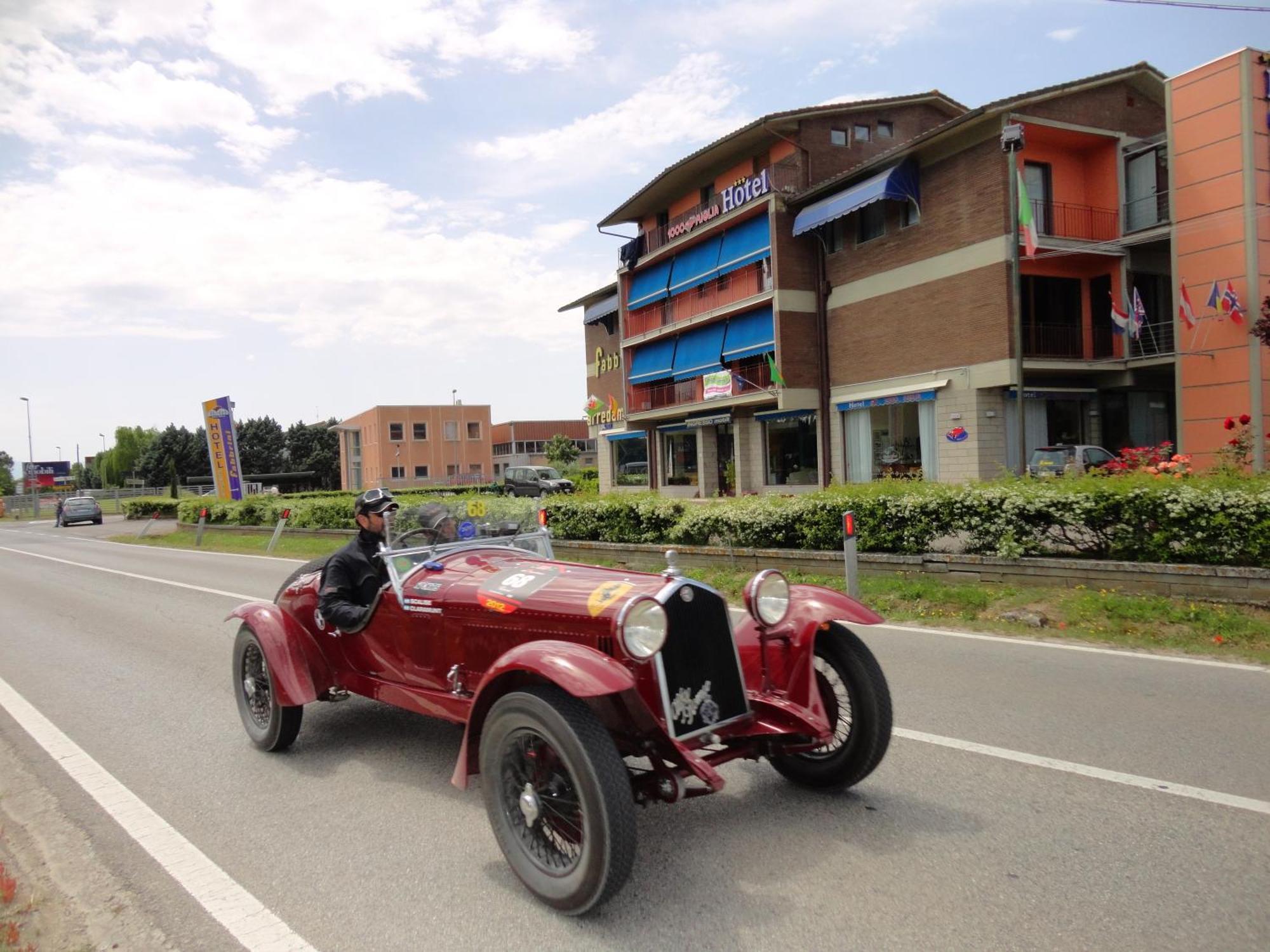 1000 Miglia Hotell Monteroni dʼArbia Eksteriør bilde