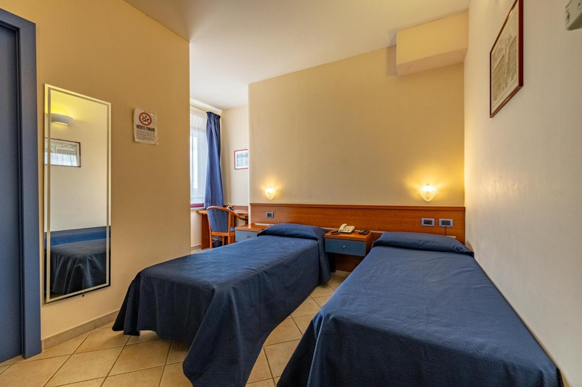 1000 Miglia Hotell Monteroni dʼArbia Eksteriør bilde