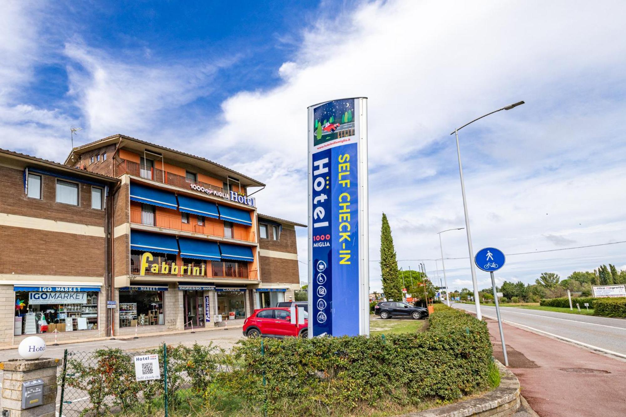 1000 Miglia Hotell Monteroni dʼArbia Eksteriør bilde