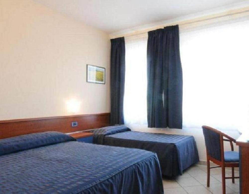 1000 Miglia Hotell Monteroni dʼArbia Eksteriør bilde