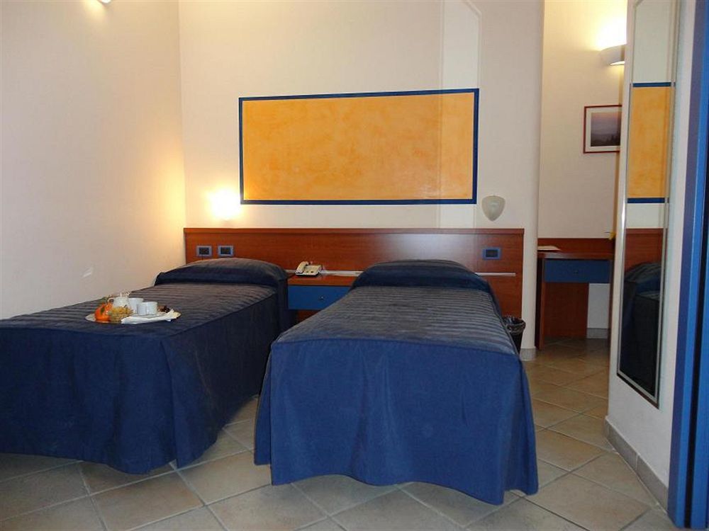 1000 Miglia Hotell Monteroni dʼArbia Eksteriør bilde