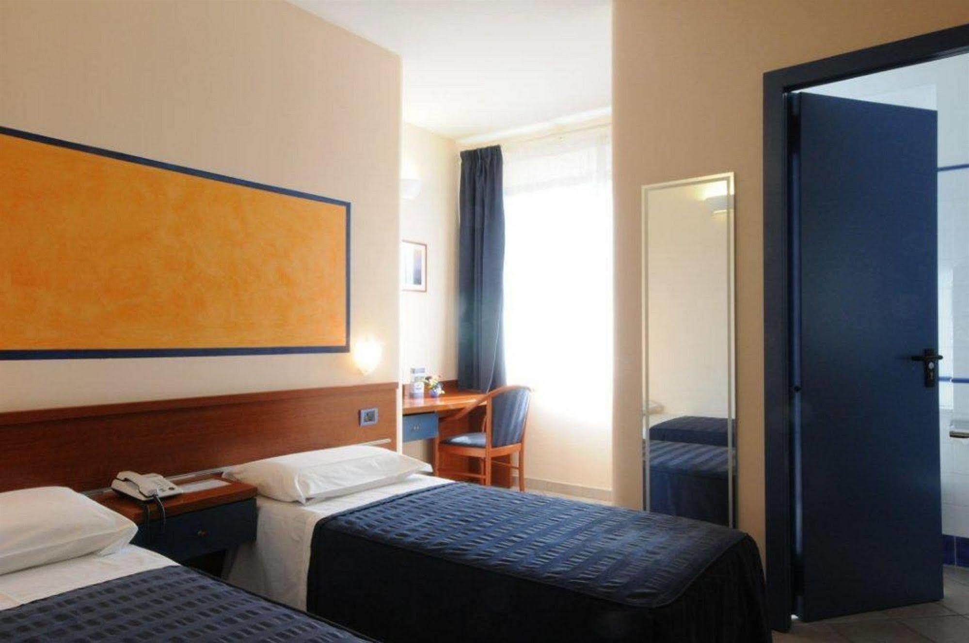 1000 Miglia Hotell Monteroni dʼArbia Eksteriør bilde